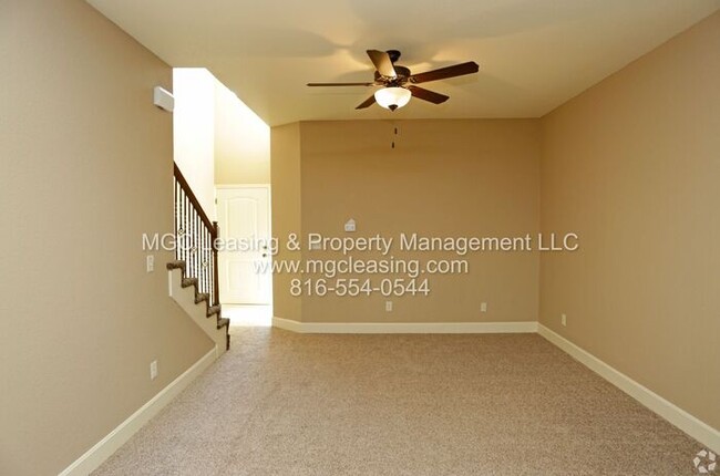 Building Photo - Eagle Creek Townhome available with a Grea...