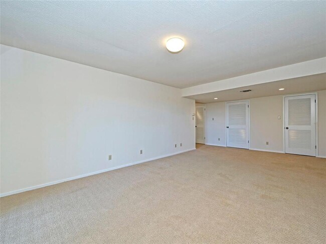 Building Photo - 519 Rock Bluff Dr