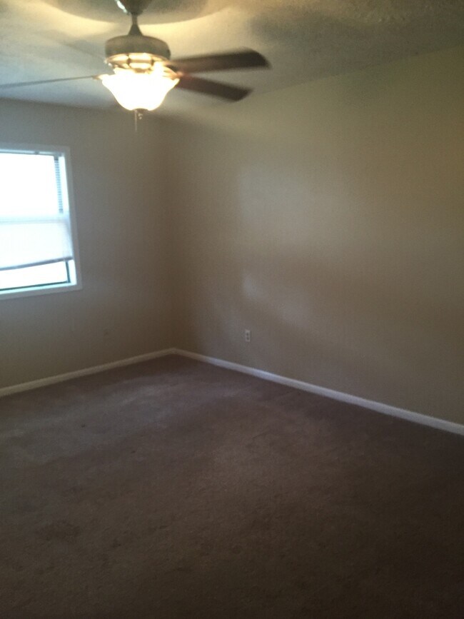 Building Photo - Great 3/2 House for Lease