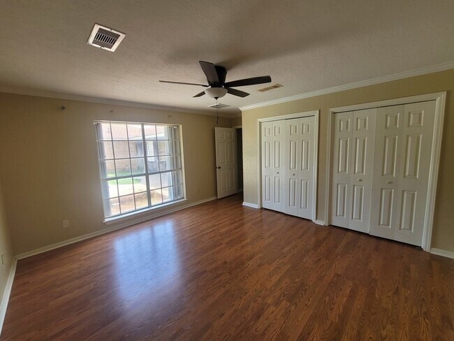Building Photo - 2626 Beluche Dr