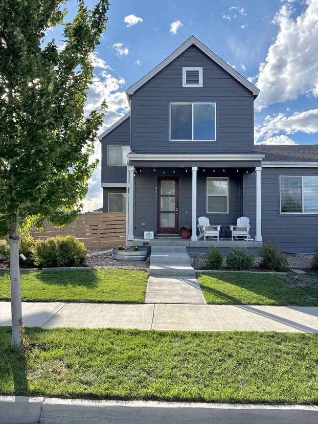 Building Photo - 3bd/2.5ba Paired Home in Trailside w/ side yard