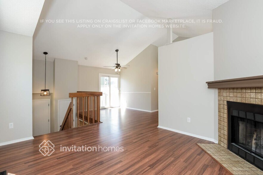 Building Photo - 17487 E Plateau Dr