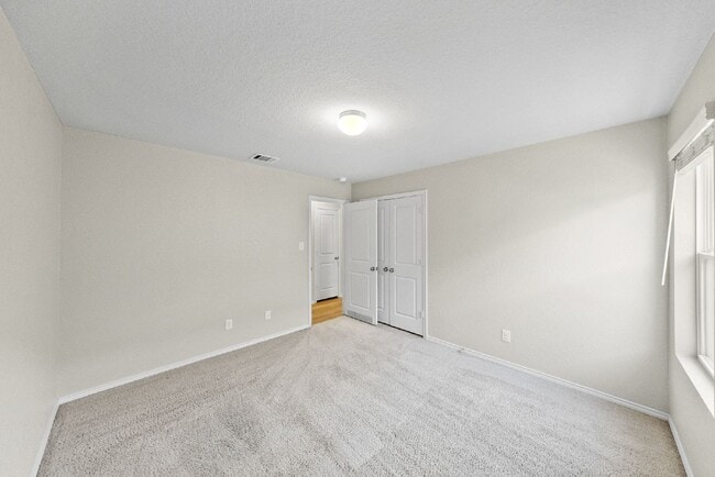 Building Photo - 3-Bed, 2-Bath Sanctuary Where Comfort Meets Charm