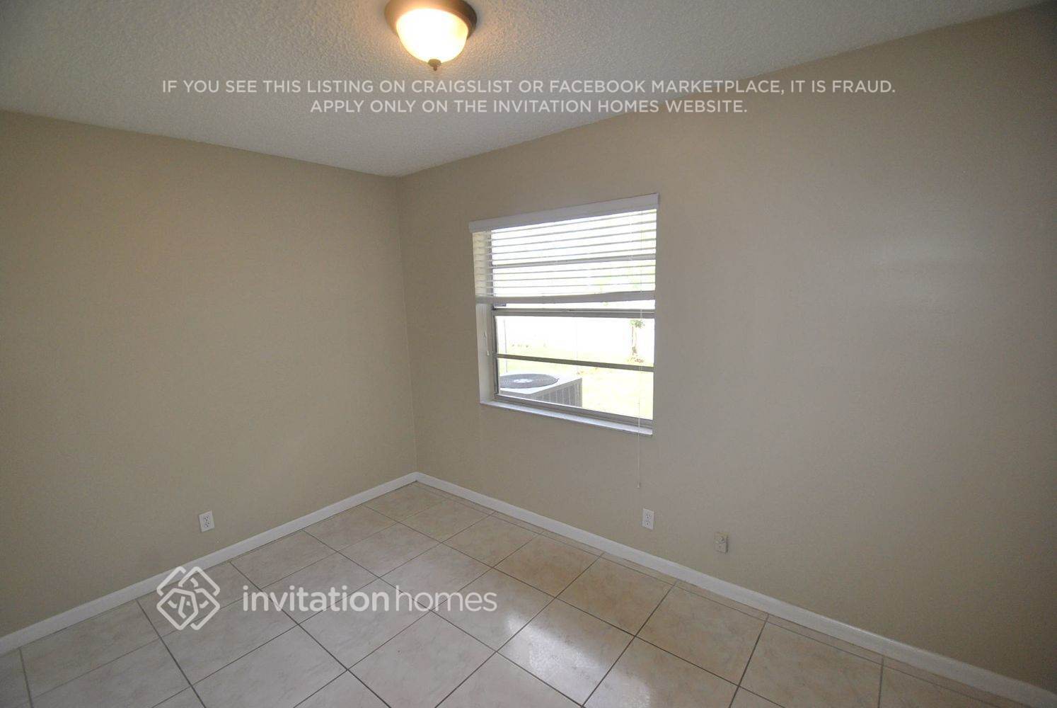 Building Photo - 321 Canterbury Dr W