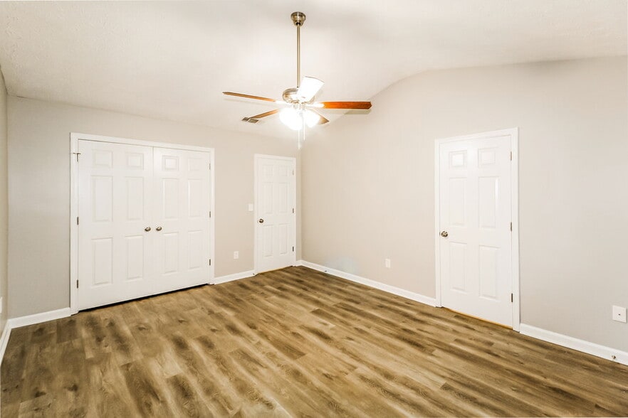 Building Photo - 235 Grayland Creek Dr