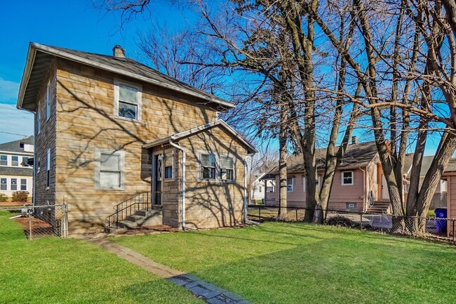 Building Photo - 1959 Barrows St