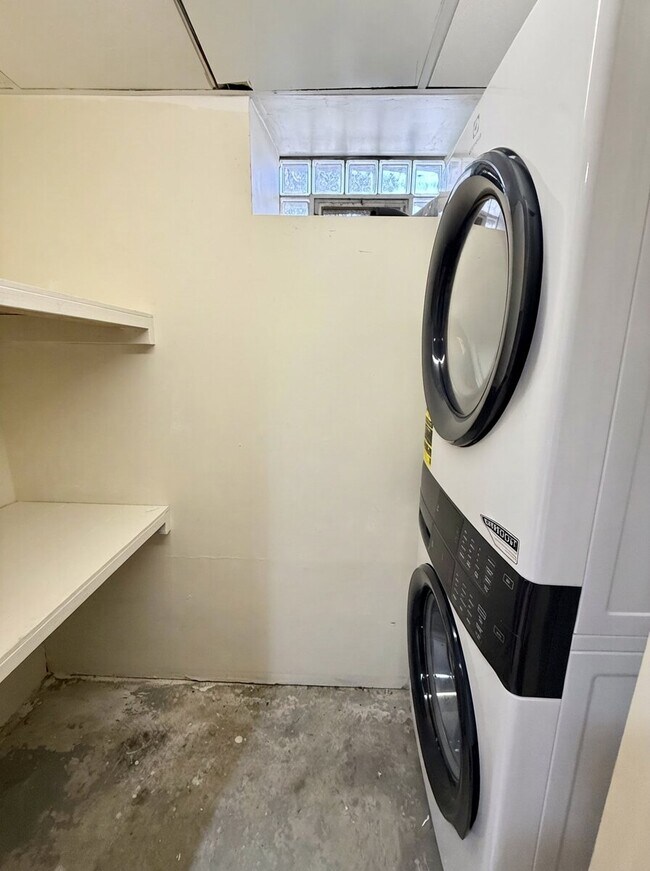 Building Photo - 604 Primos Ave