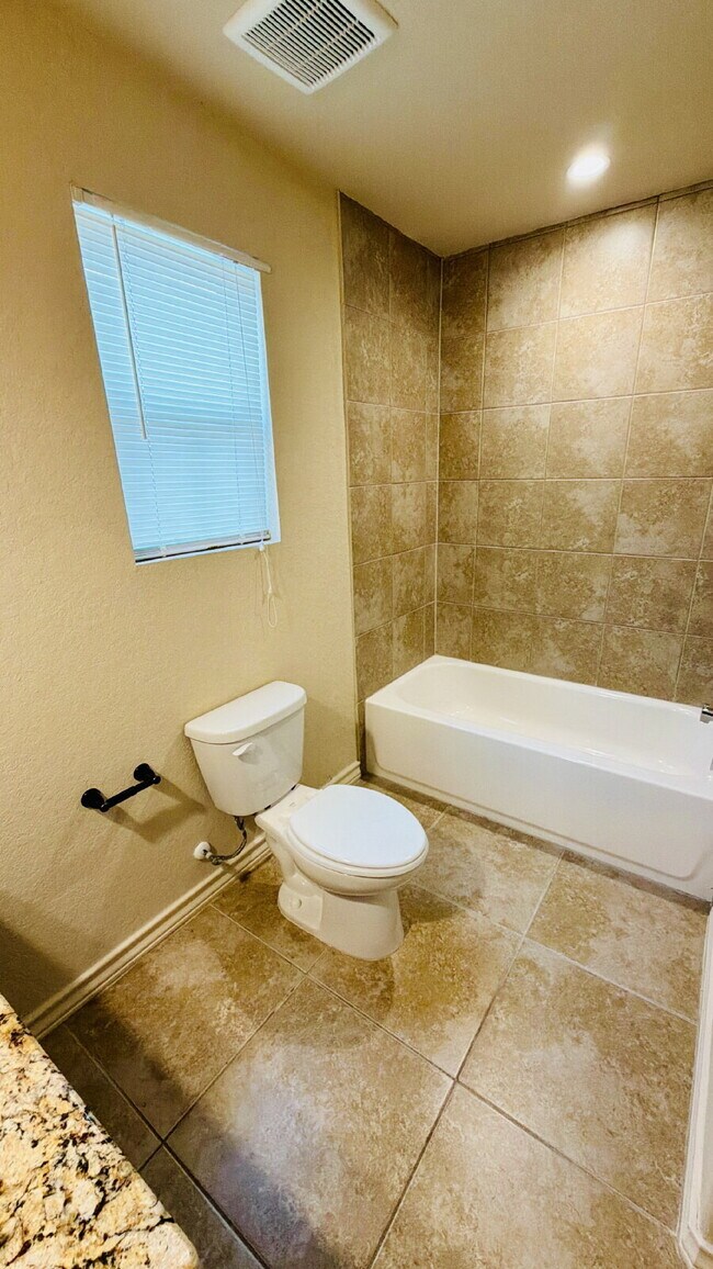 Building Photo - 7108 Micayla Cv