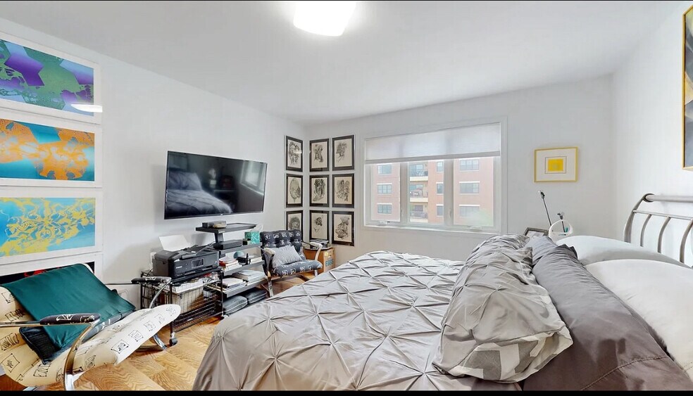 Building Photo - 5000 Oakton St