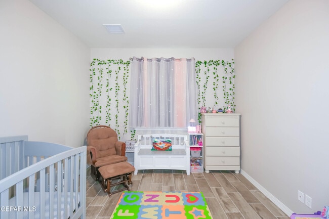 Building Photo - 10716 Drew Pearson Dr