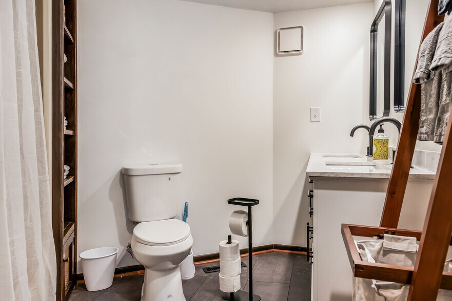 Building Photo - 325 Poplar Hill Ln