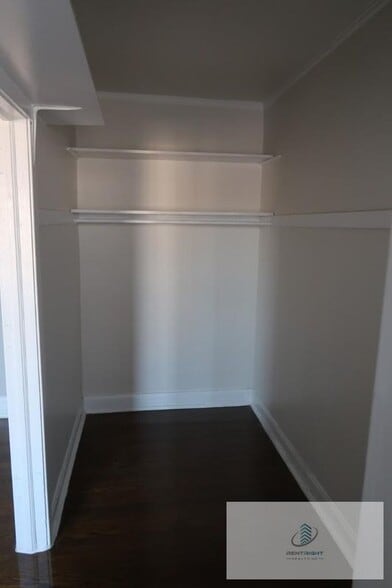 Building Photo - 1712 W Albion Ave