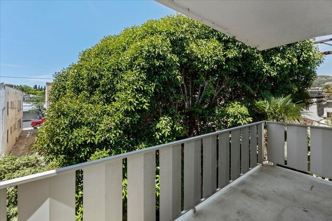 Building Photo - Light-Filled Top Floor Retreat in the Heart of Franklin Village