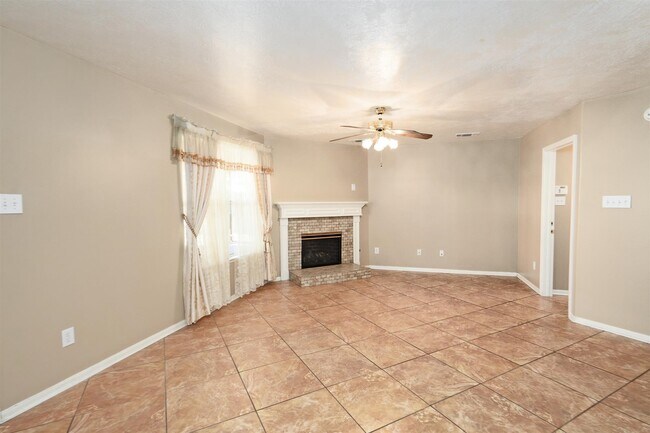 Building Photo - 16350 Mellow Oaks Ln