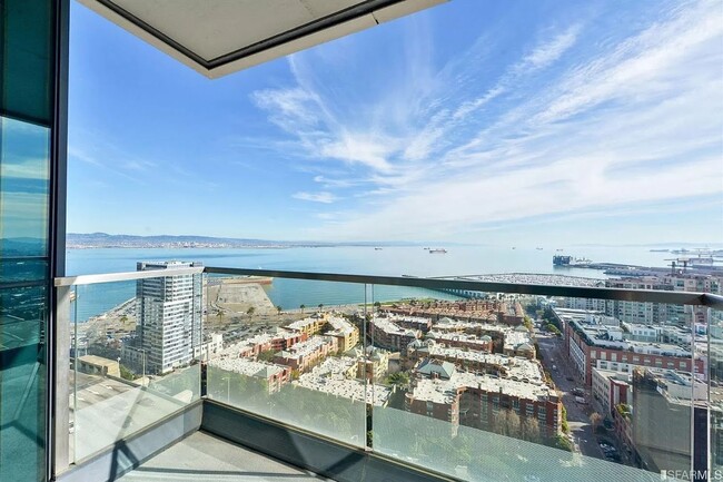 Building Photo - Luxury Corner Unit in Rincon Hill: 2 Bed/2...