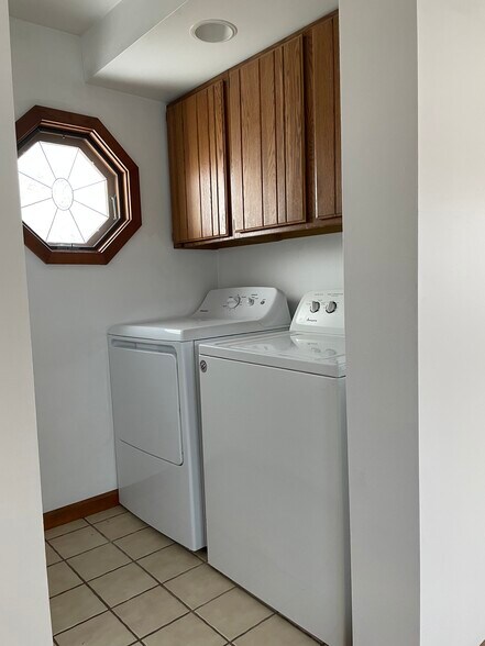 Washer and dryer - 9 Miles St