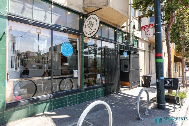 Building Photo - Bayview: Bi-Level 3 Bed 3 Bath w/ Parking,...