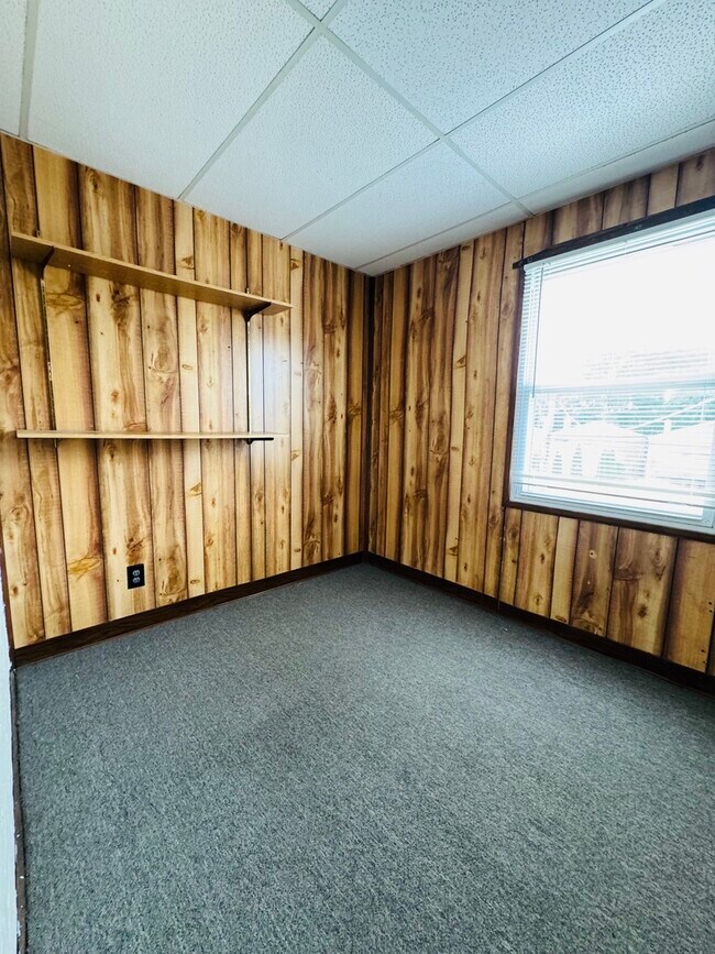 Building Photo - 2626 W Balmoral Ave