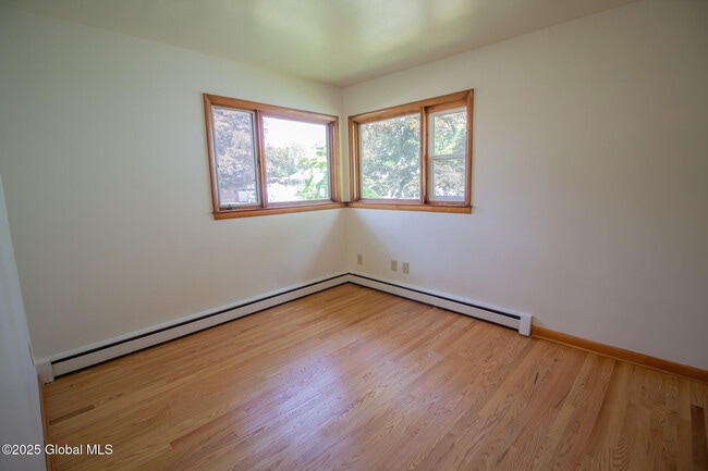 Building Photo - 59 Parkwood Dr