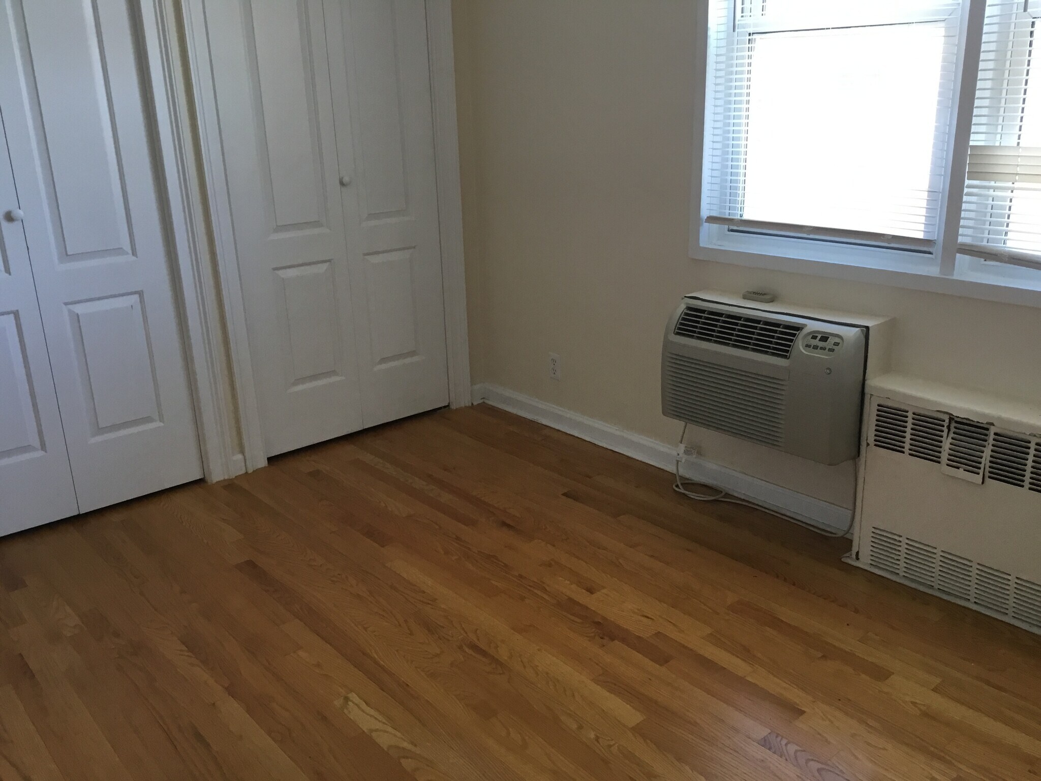 Double hung windows 2 nd bedroom - 444 Bedford St