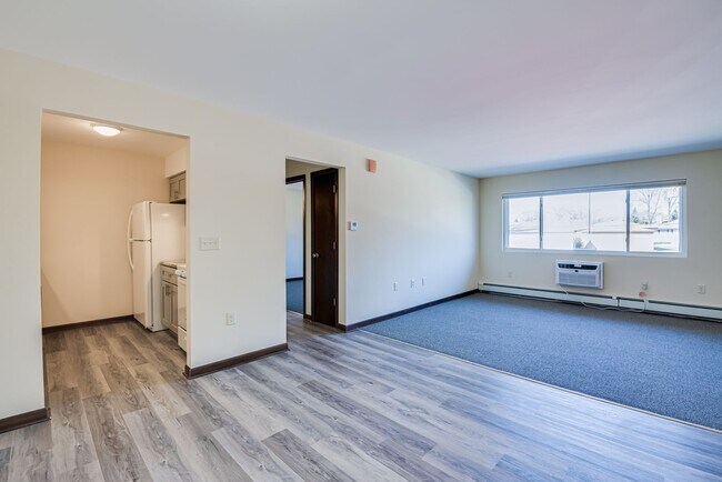 Interior Photo - 4340 W Loomis Apts