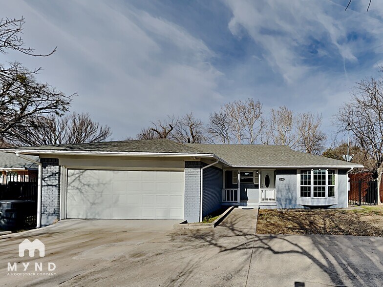 Building Photo - 2141 Province Ln