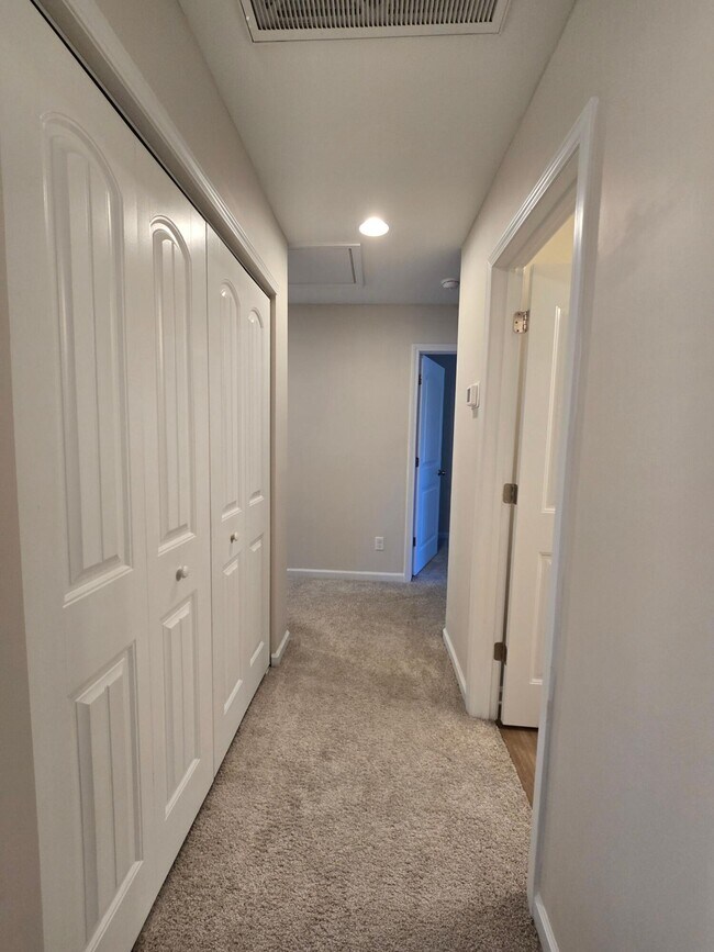 Building Photo - 1785 Snead Dr