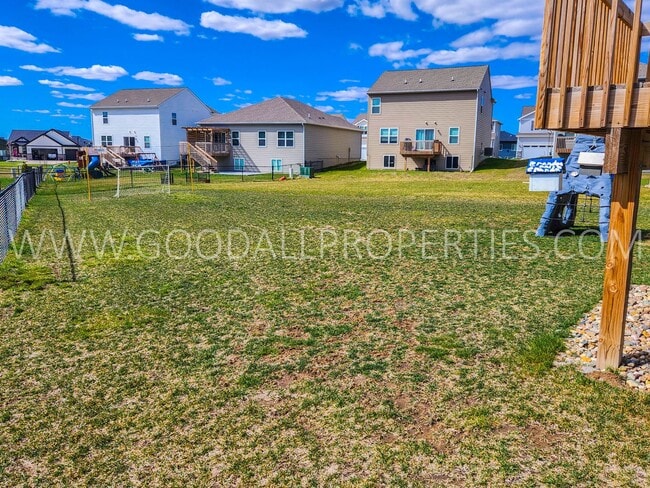 Building Photo - 4 Bedroom 3 Bath Ranch Finished Basement i...