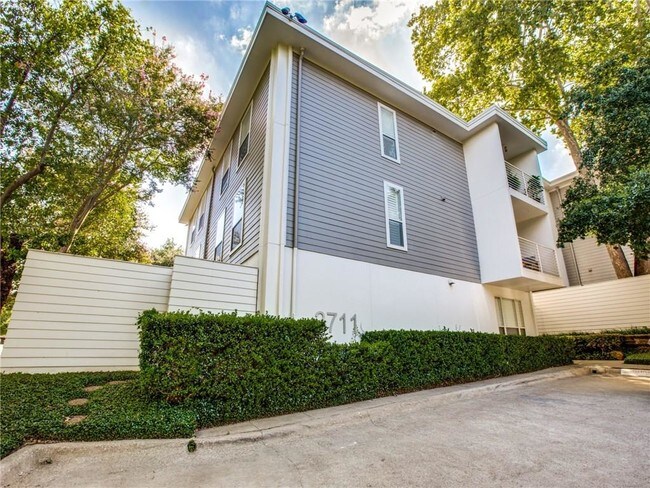 Building Photo - 3711 Holland Ave