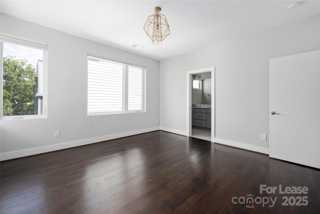 Building Photo - 1008 Westbrook Dr