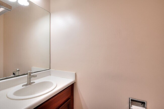 Building Photo - 665 Walnut Creek Dr NW