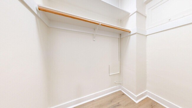 Building Photo - 1060 Bush St