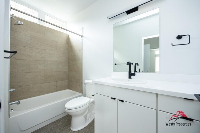 Building Photo - 4647 SE 40th Ave