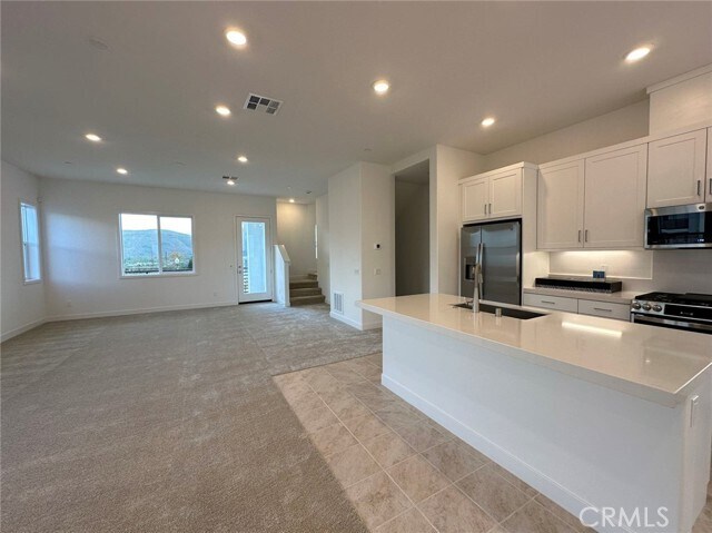 Building Photo - 206 Sash