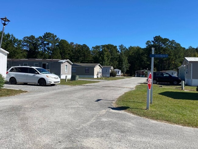 Building Photo - 75 Medlar Ln