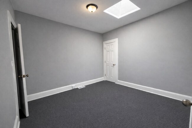 Building Photo - 3 Bedroom Home Across from Clifton Park | Central AC | Washer & Dryer