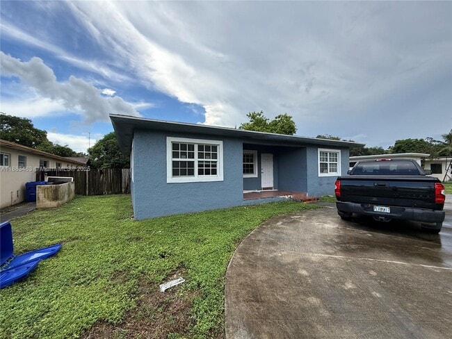 Building Photo - 6210 SW 27th St
