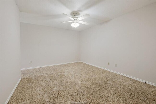 Building Photo - Adorable 3 Bed/2Bath Townhome Pre-Leasing ...