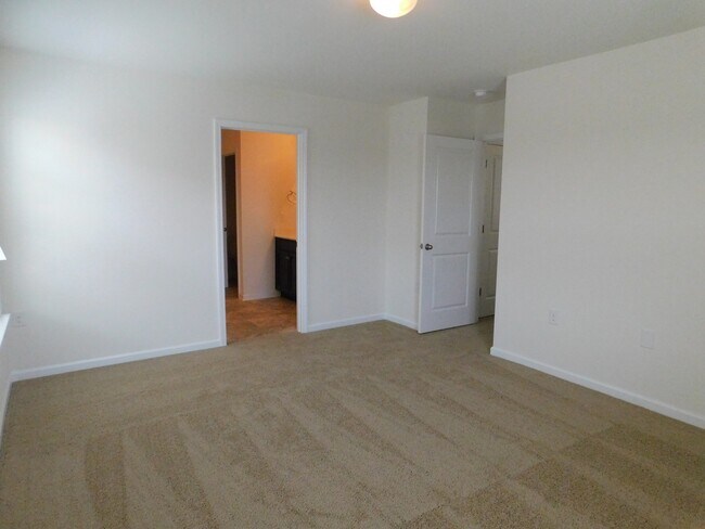 Building Photo - Brand New! 4 bed, 2.5 bath