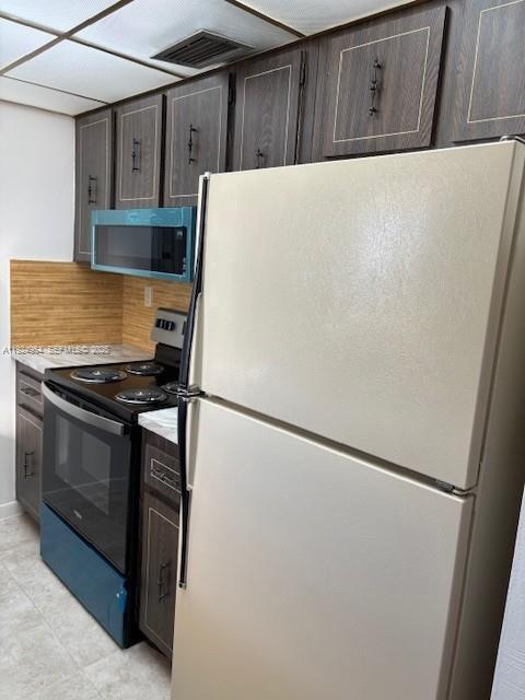 Building Photo - 2690 SW 22nd Ave