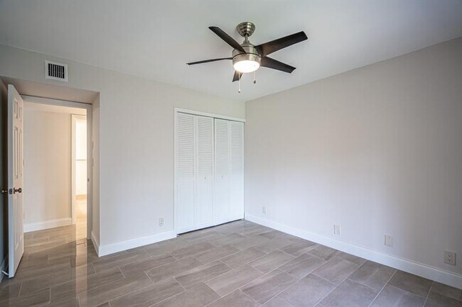 Building Photo - 183 Deer Creek Blvd