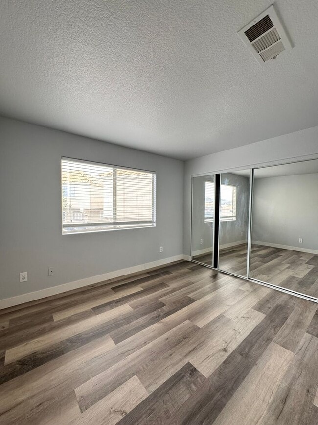 Building Photo - Charming 2-Bedroom, 1-Bath Condo