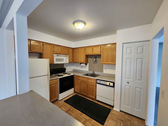 Building Photo - 7535 Woodview St