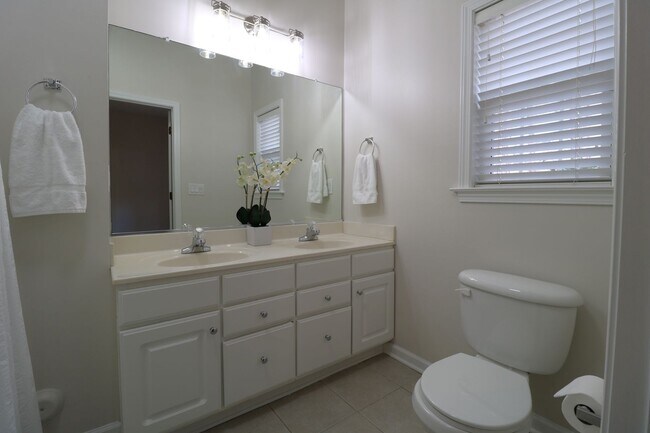 Building Photo - 6901 Hanesbrook Cir