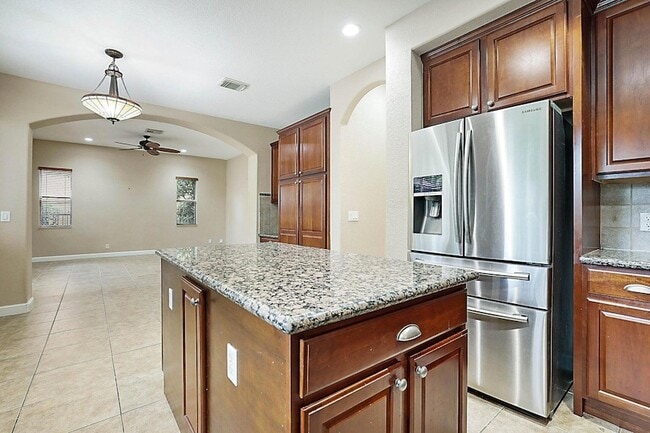 Building Photo - 748 Cresta Cir