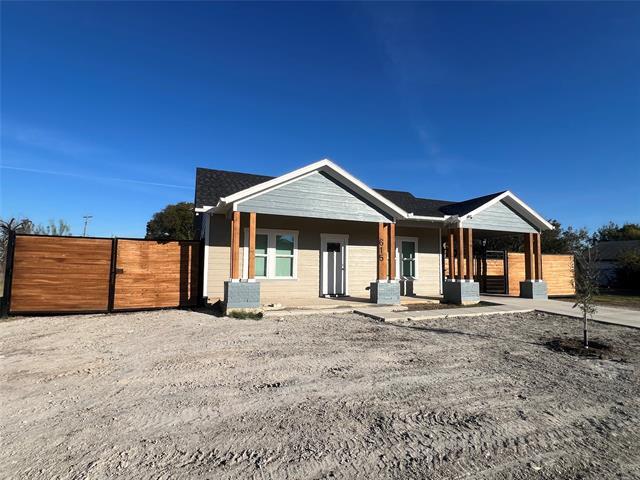 Building Photo - 615 Luxton St