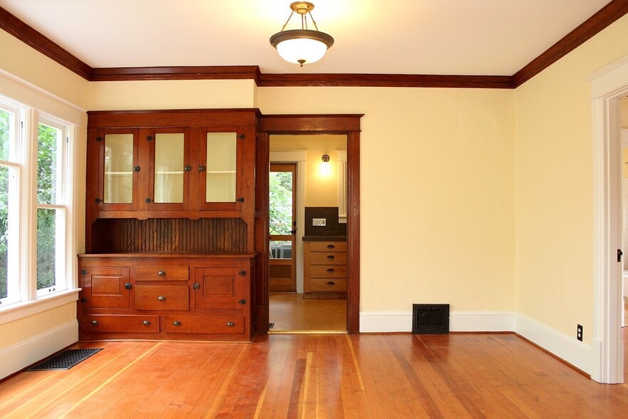Building Photo - 4642 NE 28th Ave