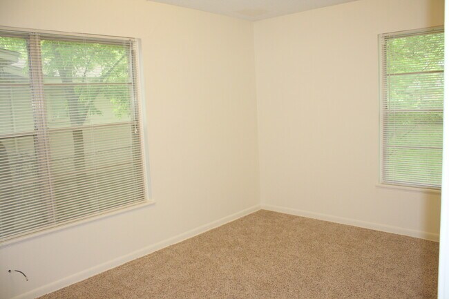 Building Photo - 3/1 in Central Austin Highland Neighborhood. Fenced Backyard. W/D Connections