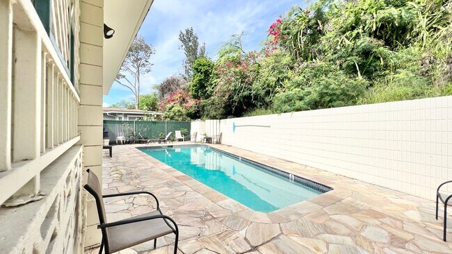 Building Photo - 2 BEDROOM UNIT WITH BALCONY AND BEAUTIFUL ...