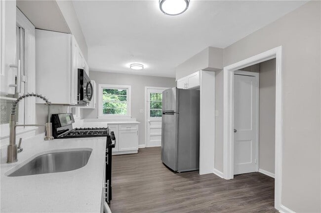 Building Photo - 1641 Rockcliff Pl SE
